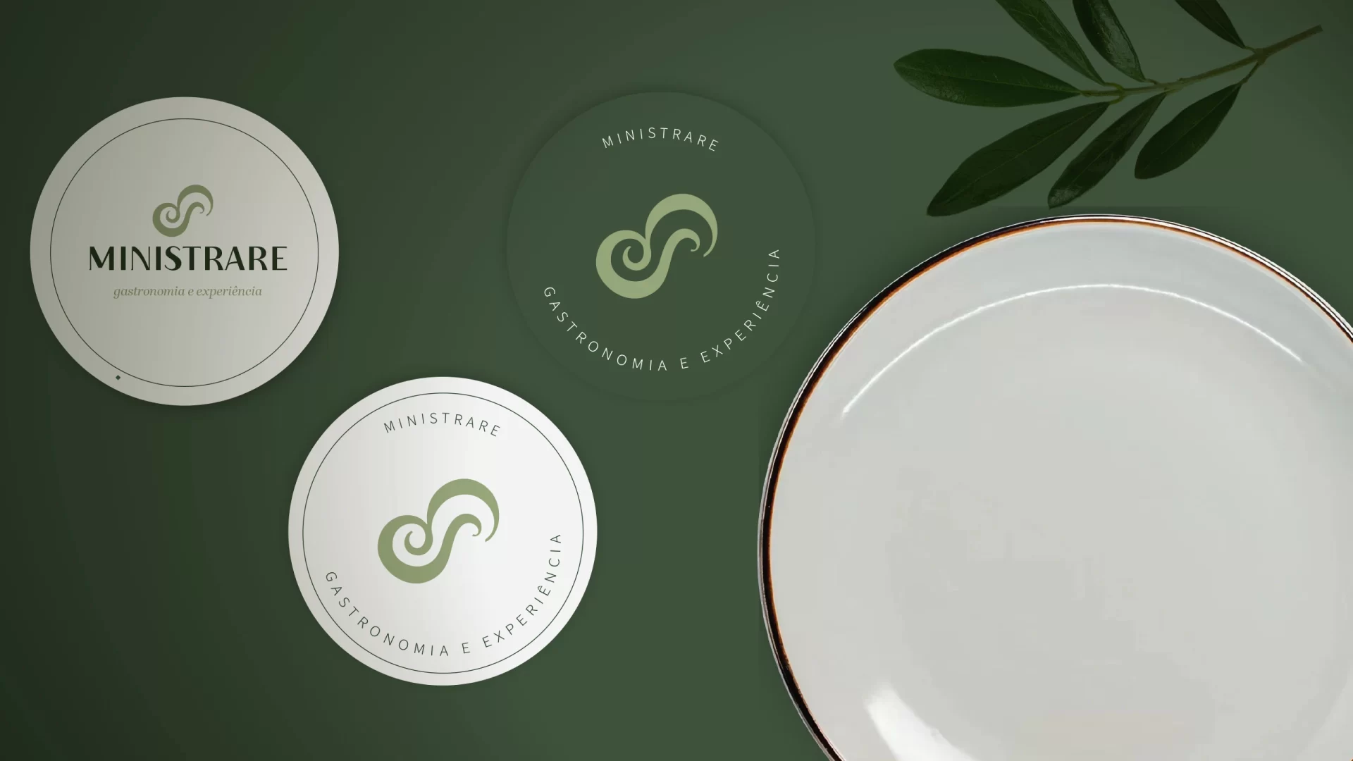 Mockup Descansa Copo e prato - Ministrare - Gastronomia e Experiência - Vers Branding